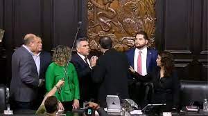 Alito Moreno agrede a Gerardo Fernández Noroña en el Senado