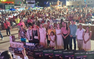 MULTITUDINARIO FESTEJO A LAS MADRES BRINDA EL DIF